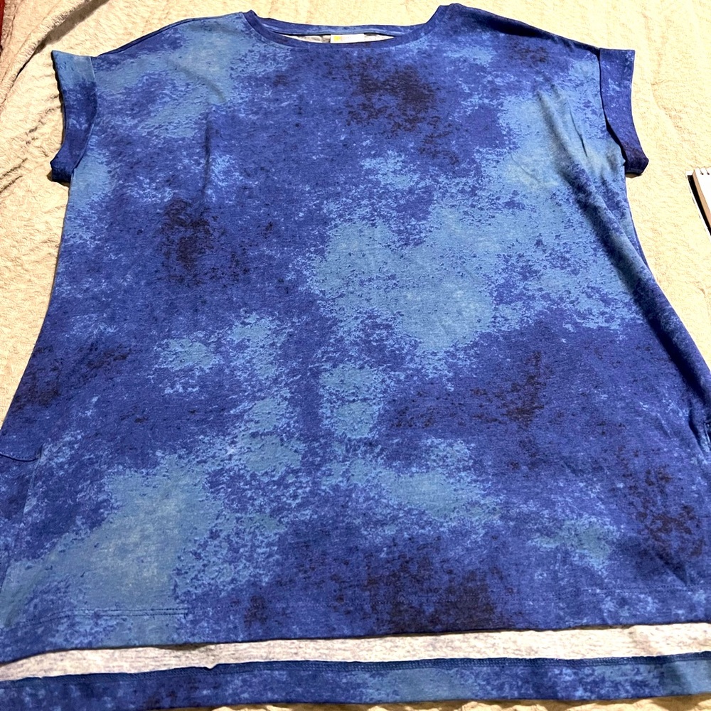 Lularoe Leah top